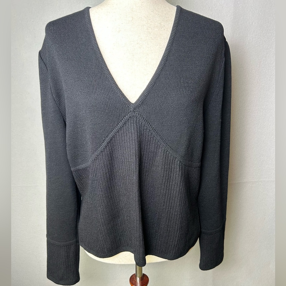 VTG St.John Black V-Neck Sweater Quiet Luxury Minimalist‎ Sz L